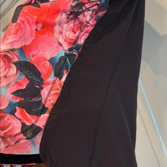 🌸 Lululemon Lightened Up Secret Garden Short Sleeve Top • Size 10 - Picture 6 of 7